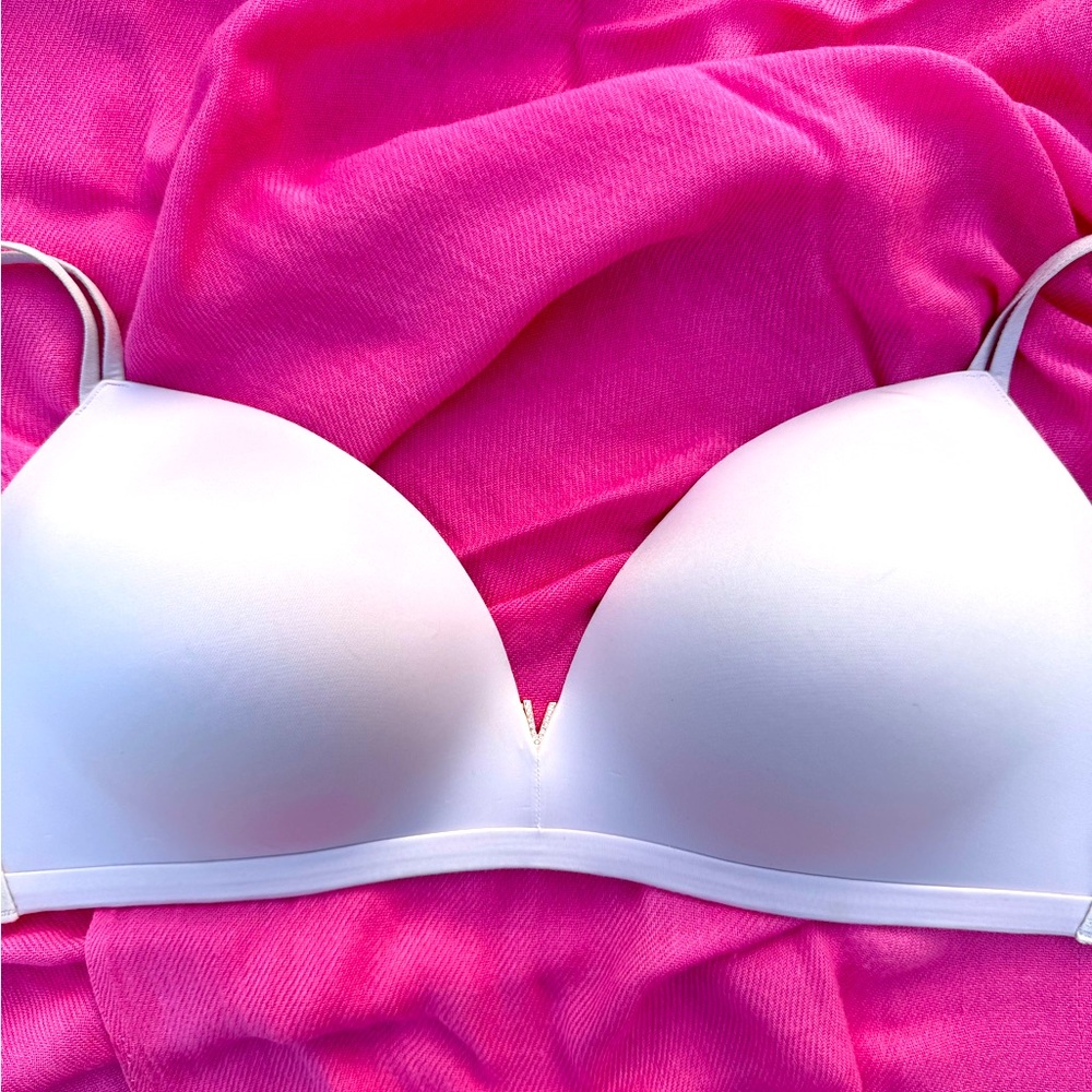 34DD Victoria Secret lightly padded No Wire Bra: